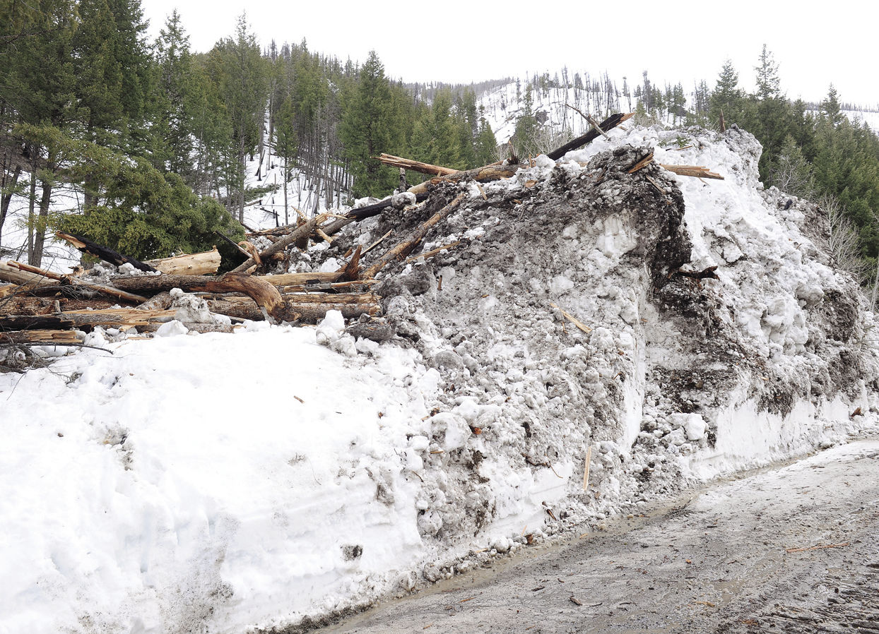 19-04-12 warm springs avalanche 1.jpg